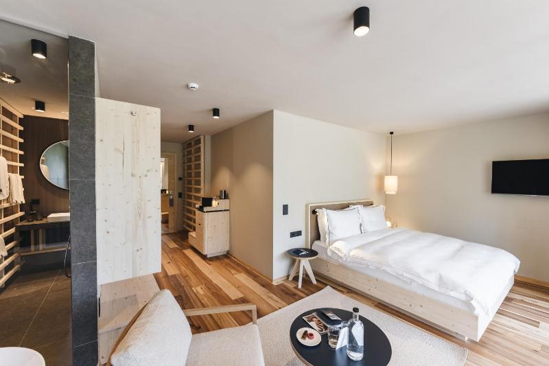 Standard Double Room with Balcony image 1