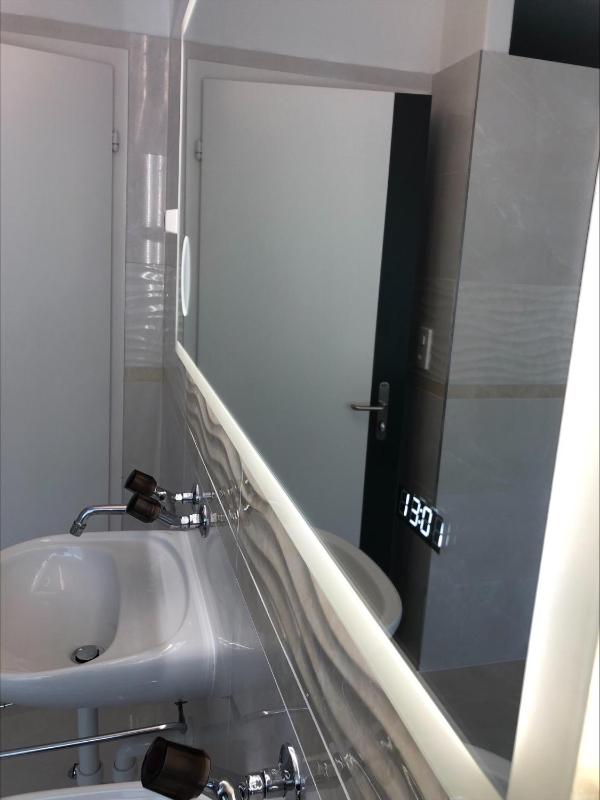 Double Room with Shared Bathroom image 3