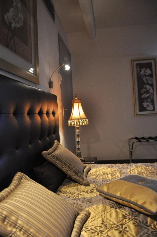 Luxe Room image 3