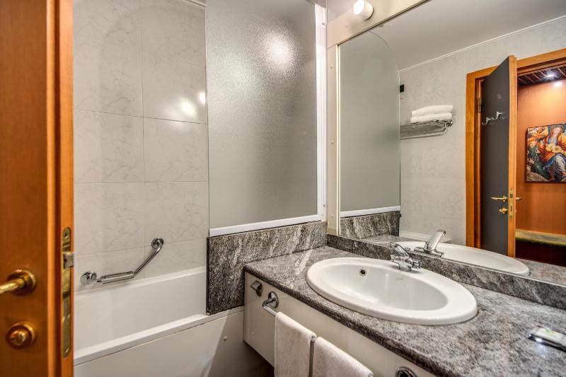 Double Room image 1