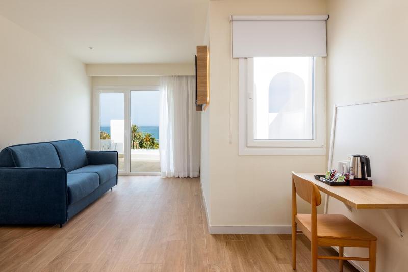 One Bedroom Family Suite image 3