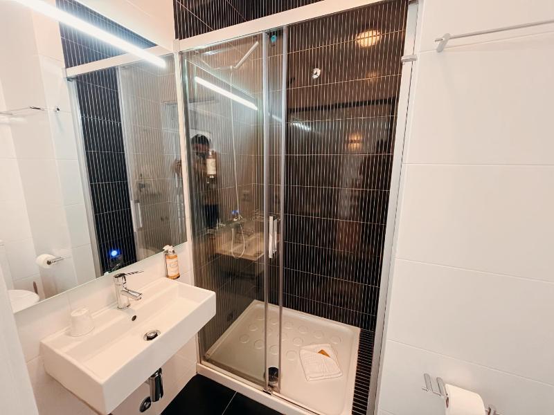 Single Room image 3