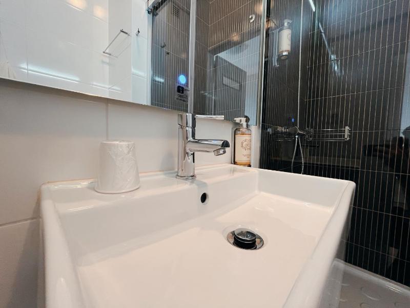 Single Room image 2