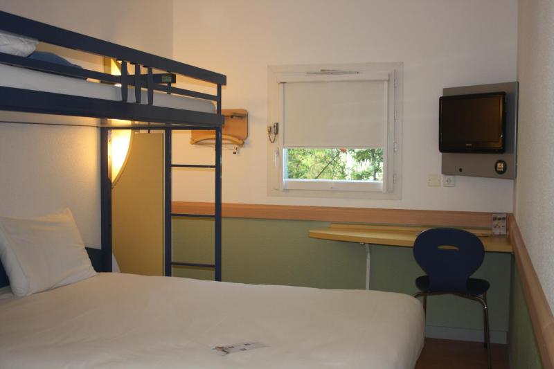Double Room with Bunk Bed image 4