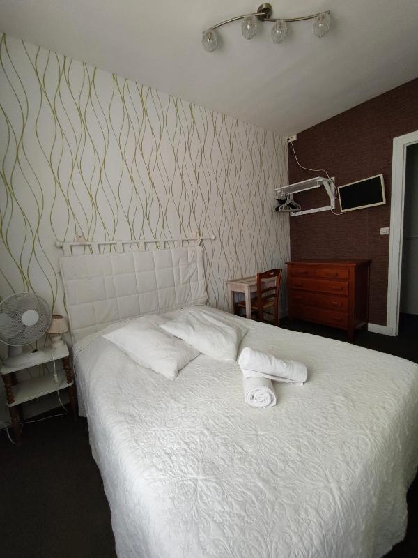 Double Room image 4