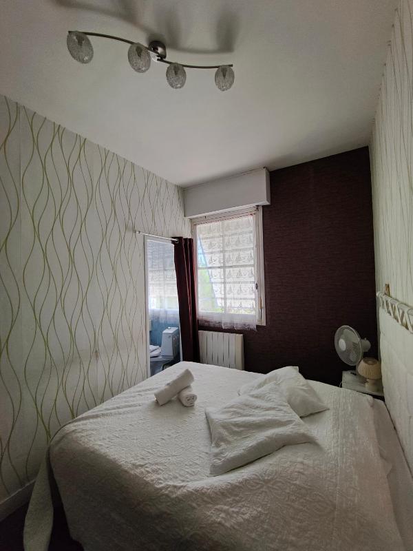 Double Room image 3