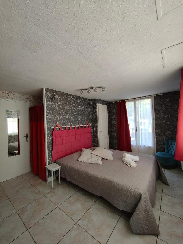 King Room with Garden View image 1
