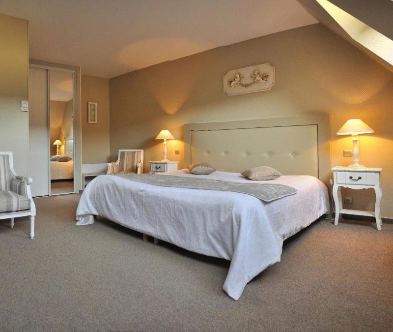 Luxe Room image 2