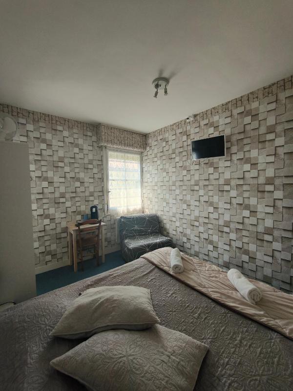 King Room with Garden View image 3