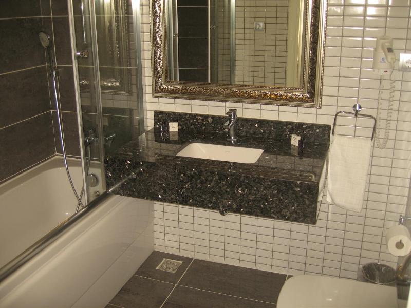 Two-Bedroom Apartment (6 Adults) image 2