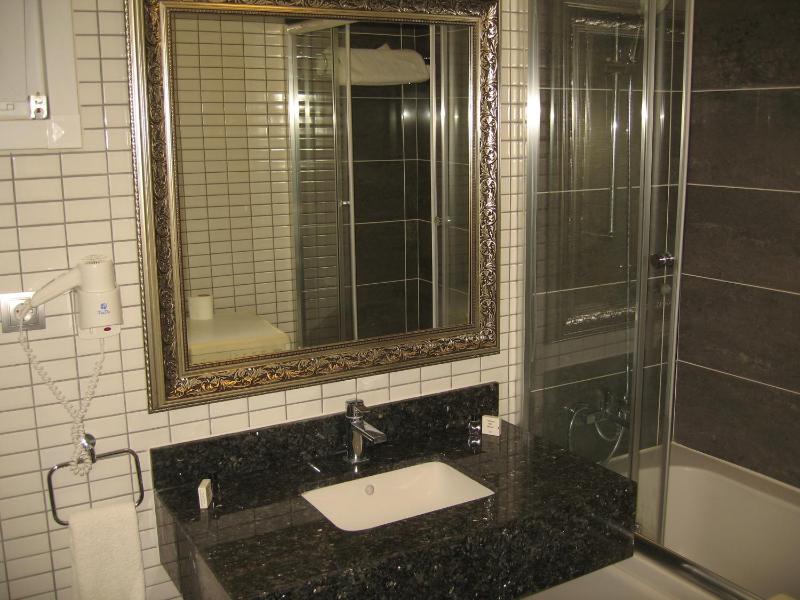 Two-Bedroom Apartment (6 Adults) image 3