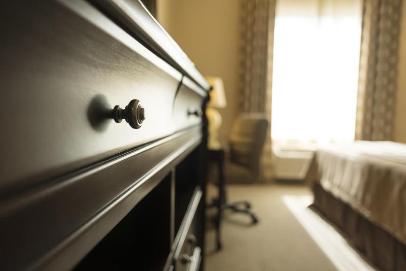 Queen Suite with Two Queen Beds - Disability Access image 3