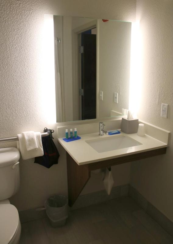 Standard Room image 4