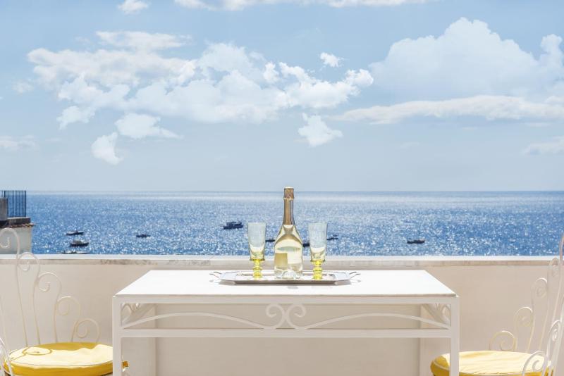 Studio with Sea View image 1