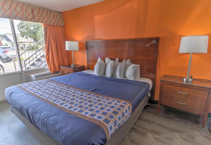 Standard King Room - Non-Smoking  image 1