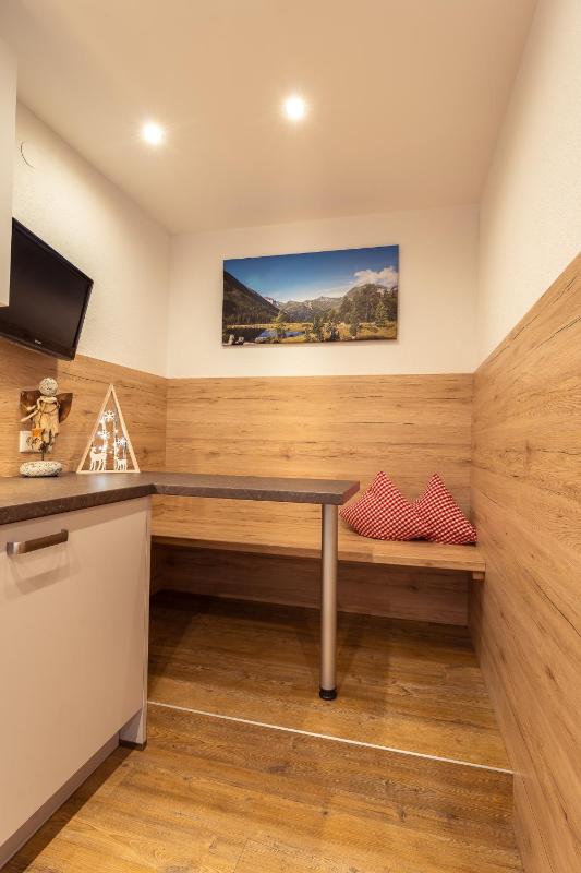 One-Bedroom Apartment image 2