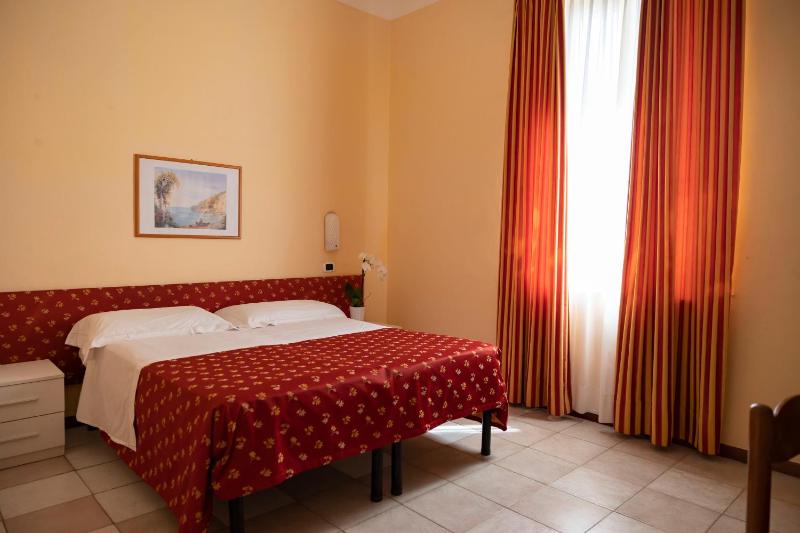 Basic Double or Twin Room image 1