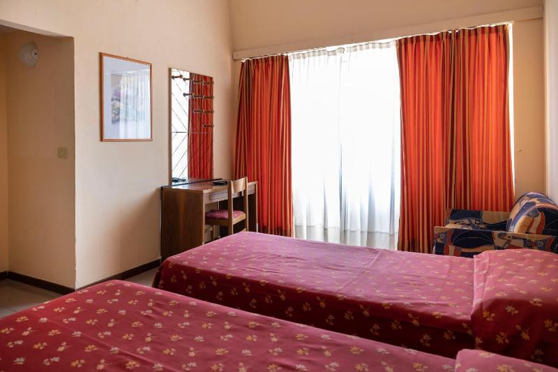 Basic Double or Twin Room image 4