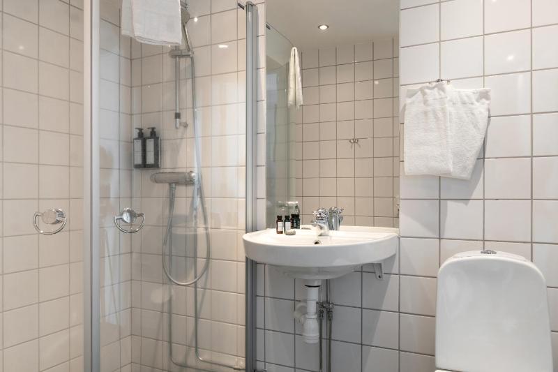 Standard Double Room image 4