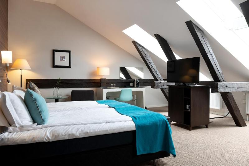 Deluxe Double or Twin Room image 2