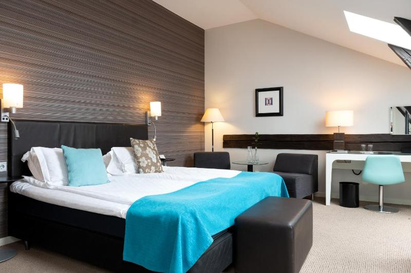 Deluxe Double or Twin Room image 1