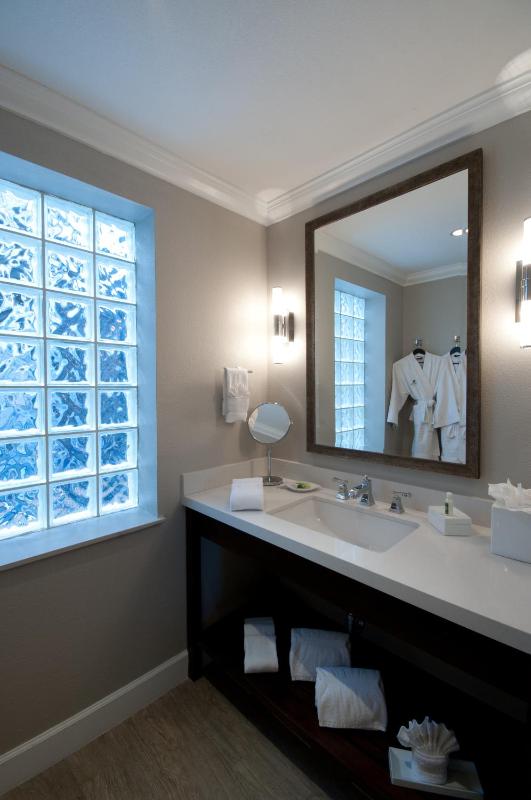 Queen Suite with Two Queen Beds image 1