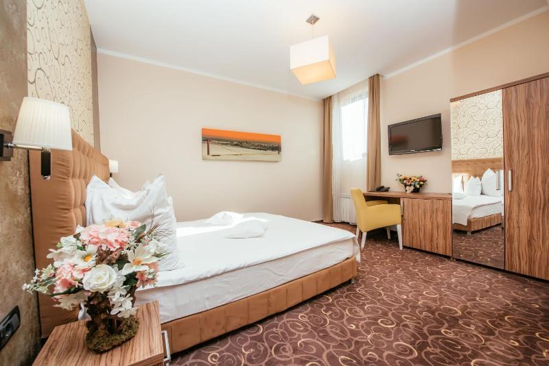 Double Room image 4