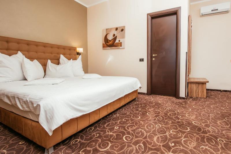 Double Room image 2