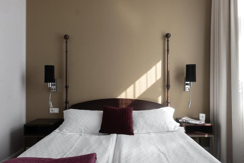 Standard  Double Room image 4