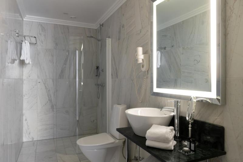 Superior Double Room image 3