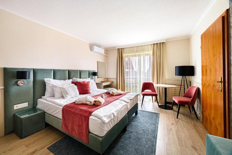 Deluxe Apartment image 2