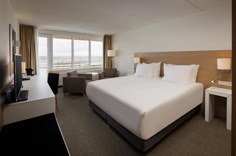 Superior Double Room with Sea View image 1