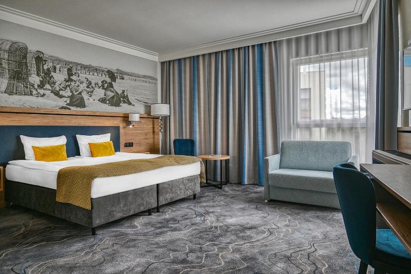 Deluxe Double or Twin Room image 3