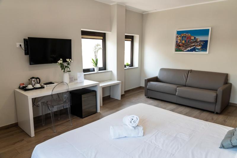B&B Ruggero Settimo - Room & Suite - image 4