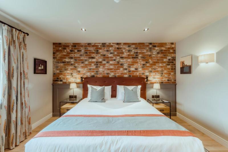 Double Room image 3
