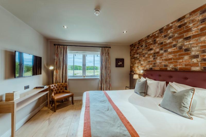 Double Room image 4