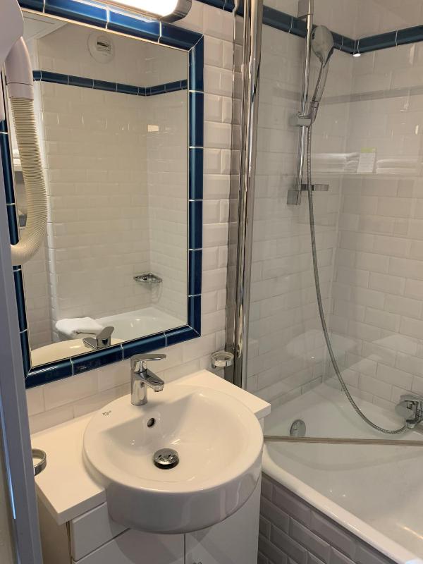 Double or Twin Room image 3