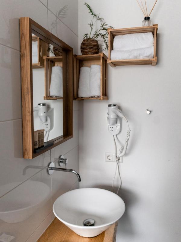 Double Room image 4