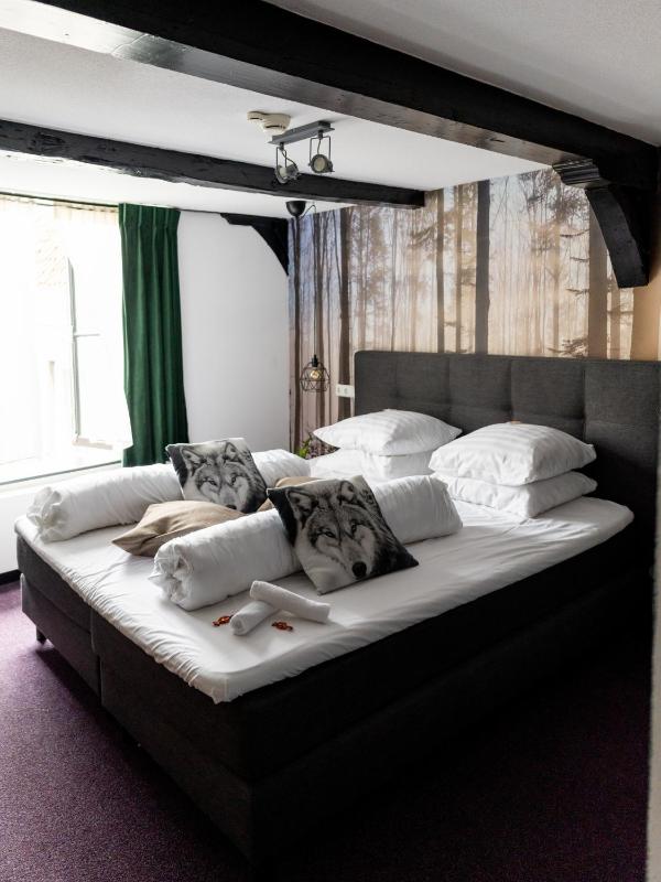 Deluxe Double Room image 1