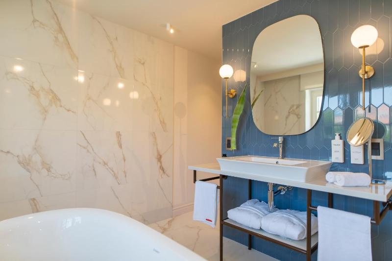 Superior Plus Room image 4