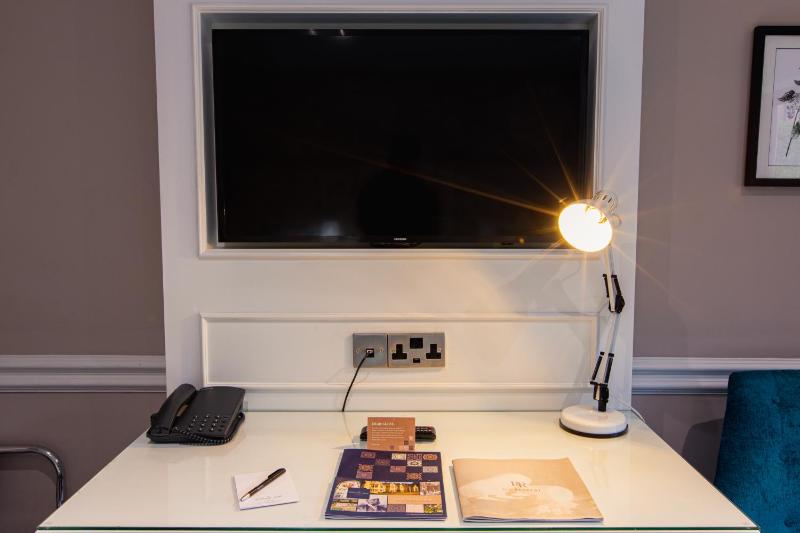Family Room image 1