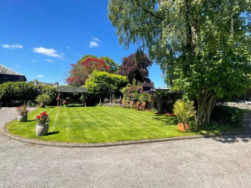Beaumont Windermere - Adults-Only Boutique Guest House- Free Parking & Wellness Access - image 11