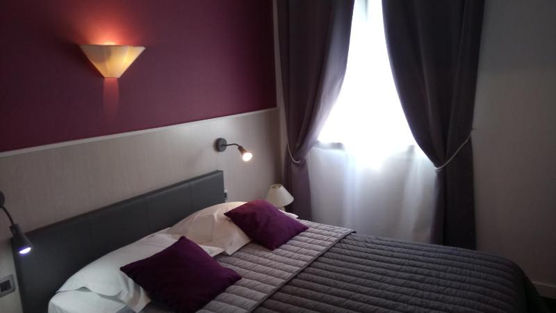 Double Room with Garden View image 4