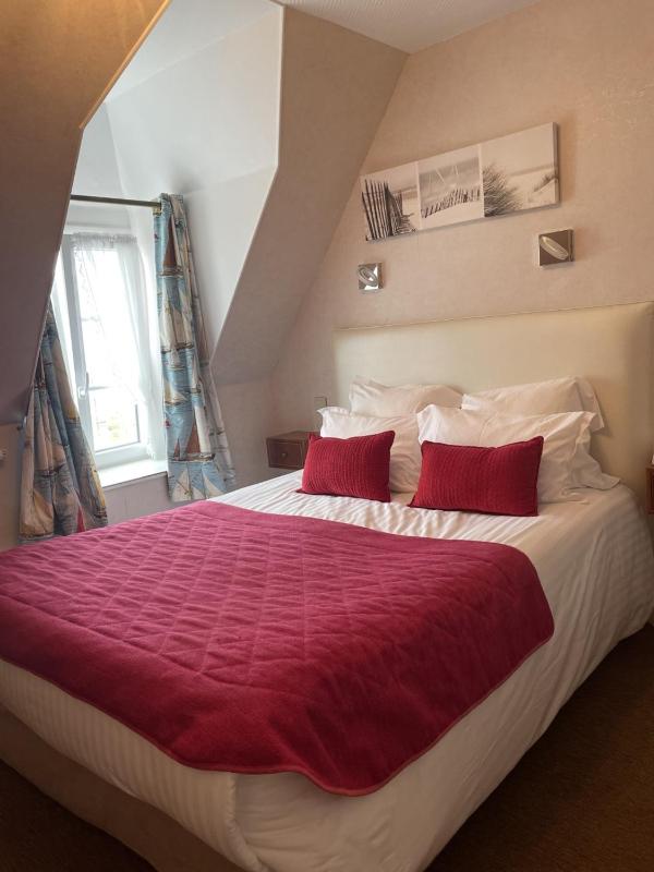 Classic Double Room with Bath image 1