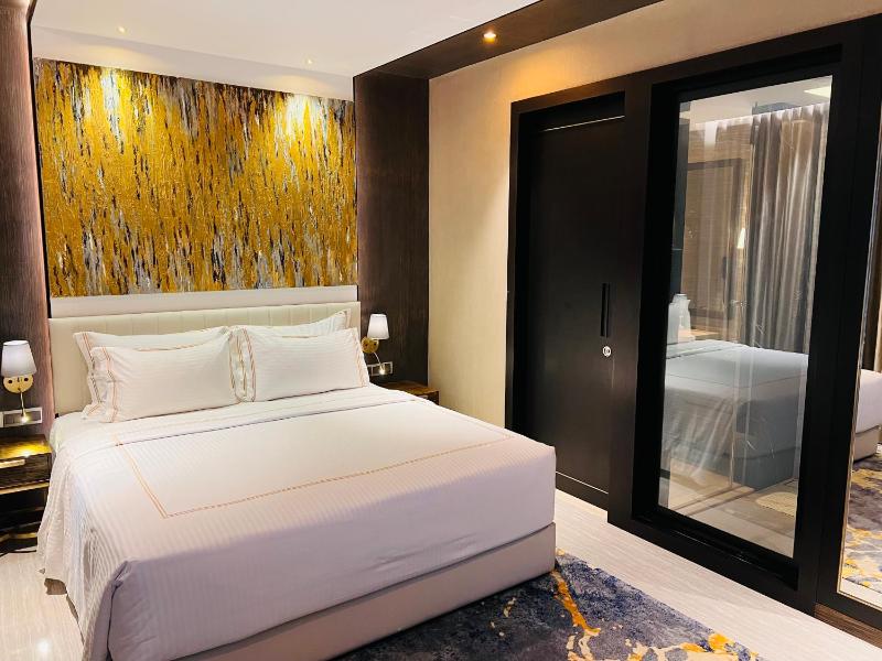 Deluxe Double Room image 3