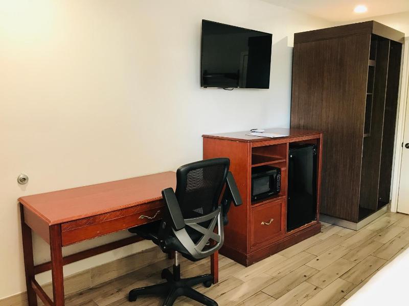 King Room - Non-Smoking image 4