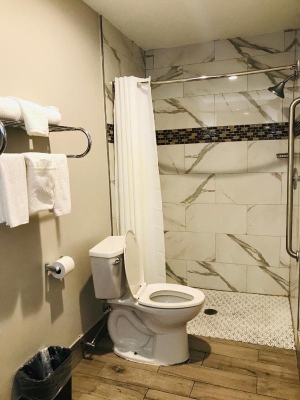 King Room - Non-Smoking image 2