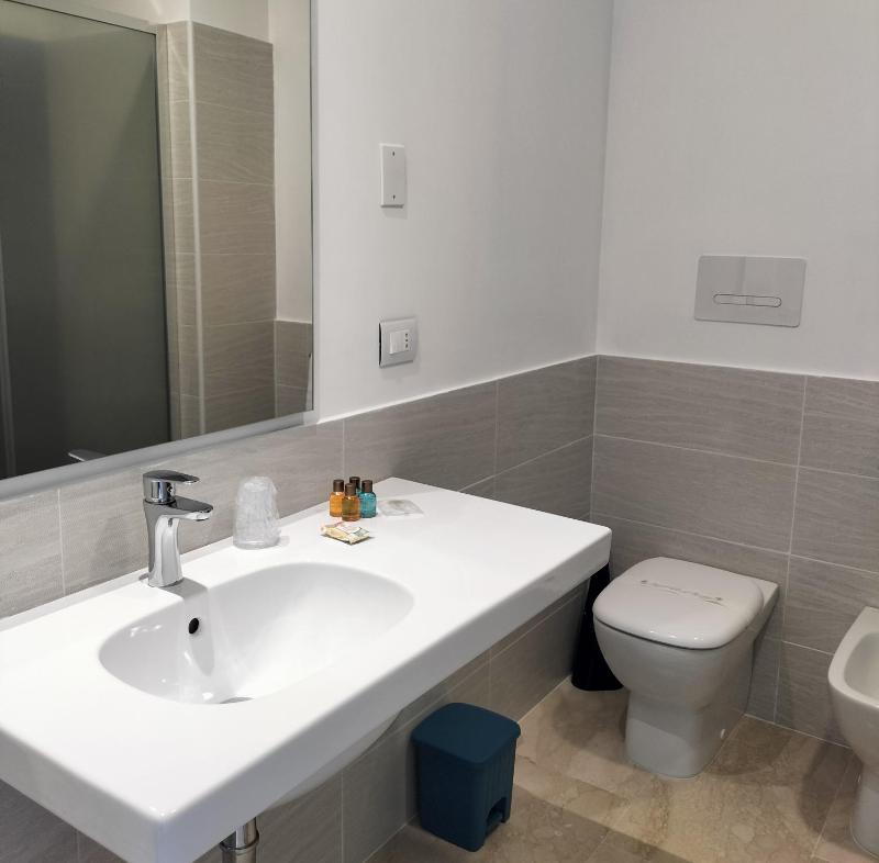 Deluxe Double or Twin Room with Mountain View image 3