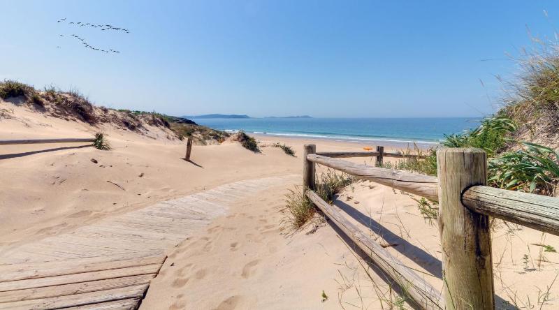 Duerming Montalvo Playa Hotel - image 20