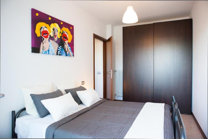 One-Bedroom Apartment image 4